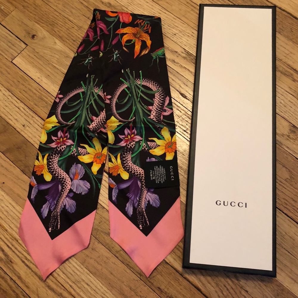 Gucci silk neck bow (scarf) with box and tag